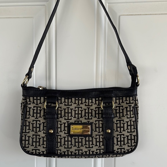 Tommy Hilfiger Black and Cream Shoulder Bag with Elegant Pattern - Picture 3 of 12
